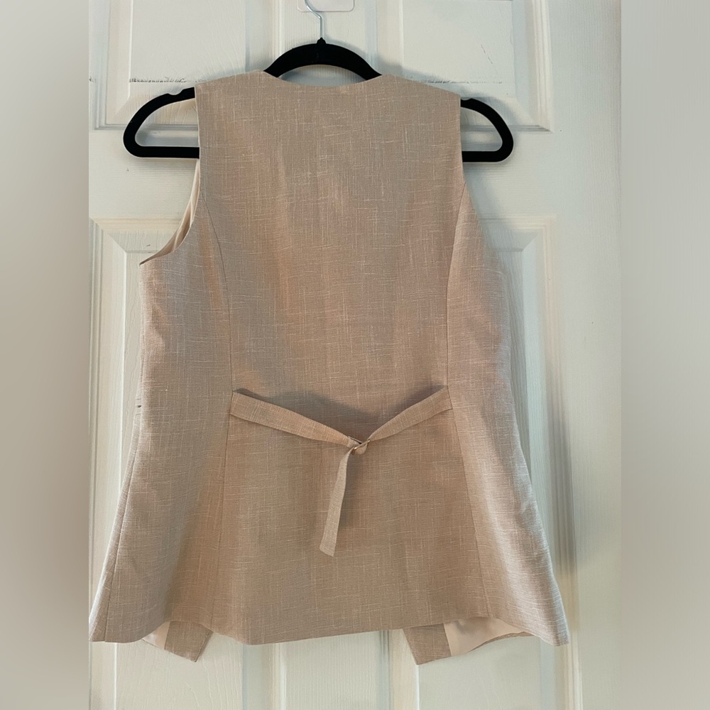 Source Unknown Women's Sleeveless Vest in Light Beige with Pearl Buttons - Picture 3 of 3